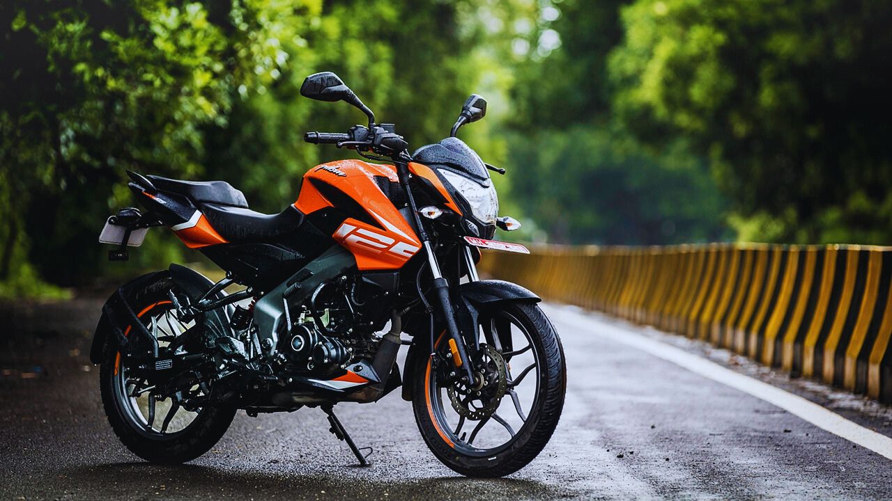 Bajaj Pulsar 125 1